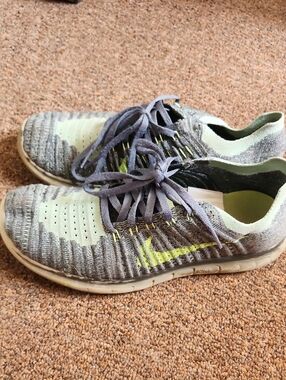 Nike Flyknit Size 7Y